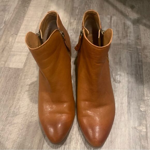 Frye heeled Booties size 8 m leather upper wooden heel - Picture 1 of 10